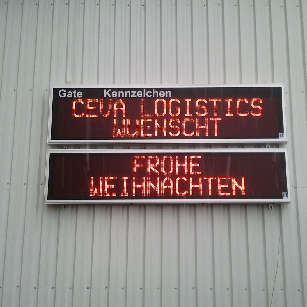 Alphanumerische Anzeige am Werksgebäude 2