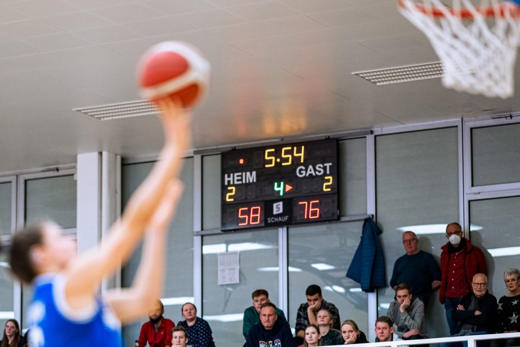 Spielstandsanzeige Basketball beim Spiel BC Pharmaserv Marburg TK Hannover Luchse
