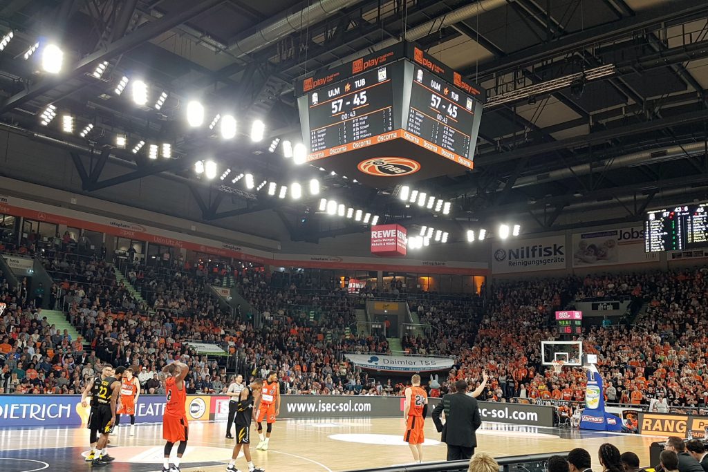 Ulm-Basketball-Arena--Video-Würfel