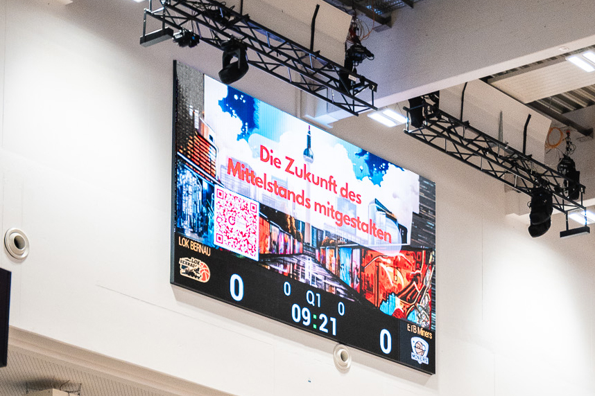 Basketball Videowall im MZH Bernau mit Sponsoreneinblendung