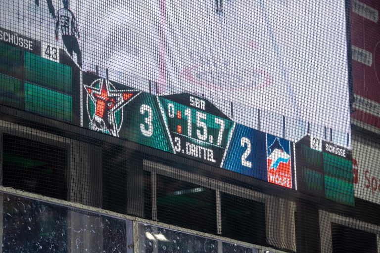 Eishockey-Videowall-Scoreboard-Template-von-Schauf bei den Rosenheim Starbulls