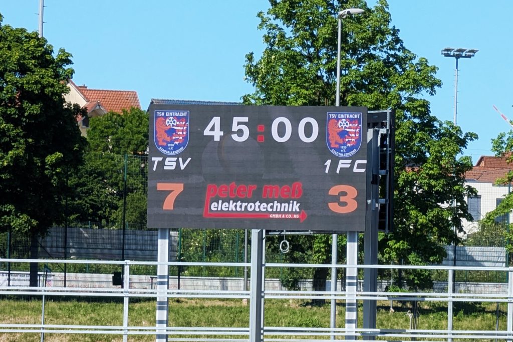 Videowall-im-Fußball-und-Leichtathletikstadion-Stadtallendorf